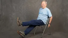 Uppvärmning på stol för seniorer över 65 år: 20 minuter för att slappna av i nacke, rygg och höfter
